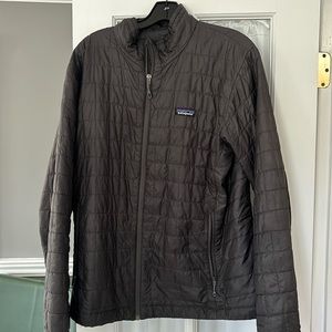 In great condition. Light weight. Men’s coat